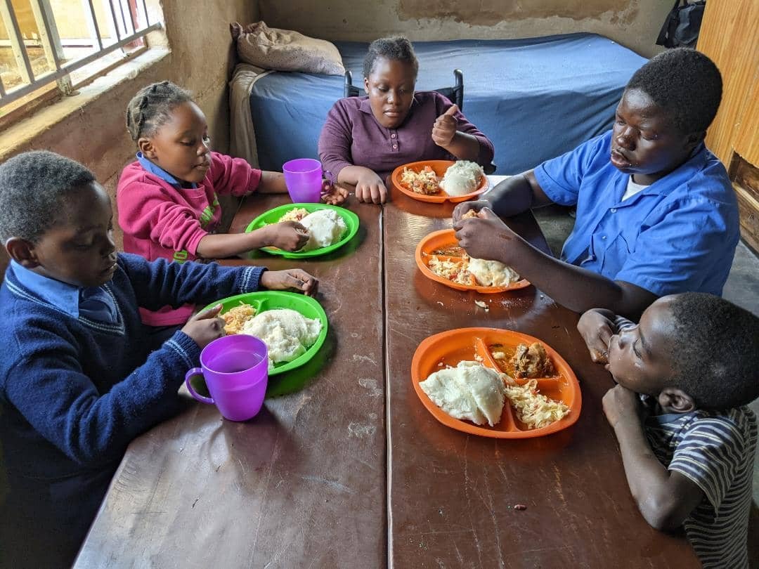 The students eating lunch together .jpeg